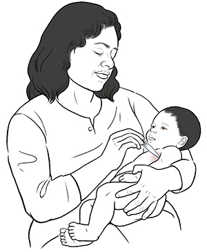 Una mujer sostiene el termómetro digital en la axila de un bebé.